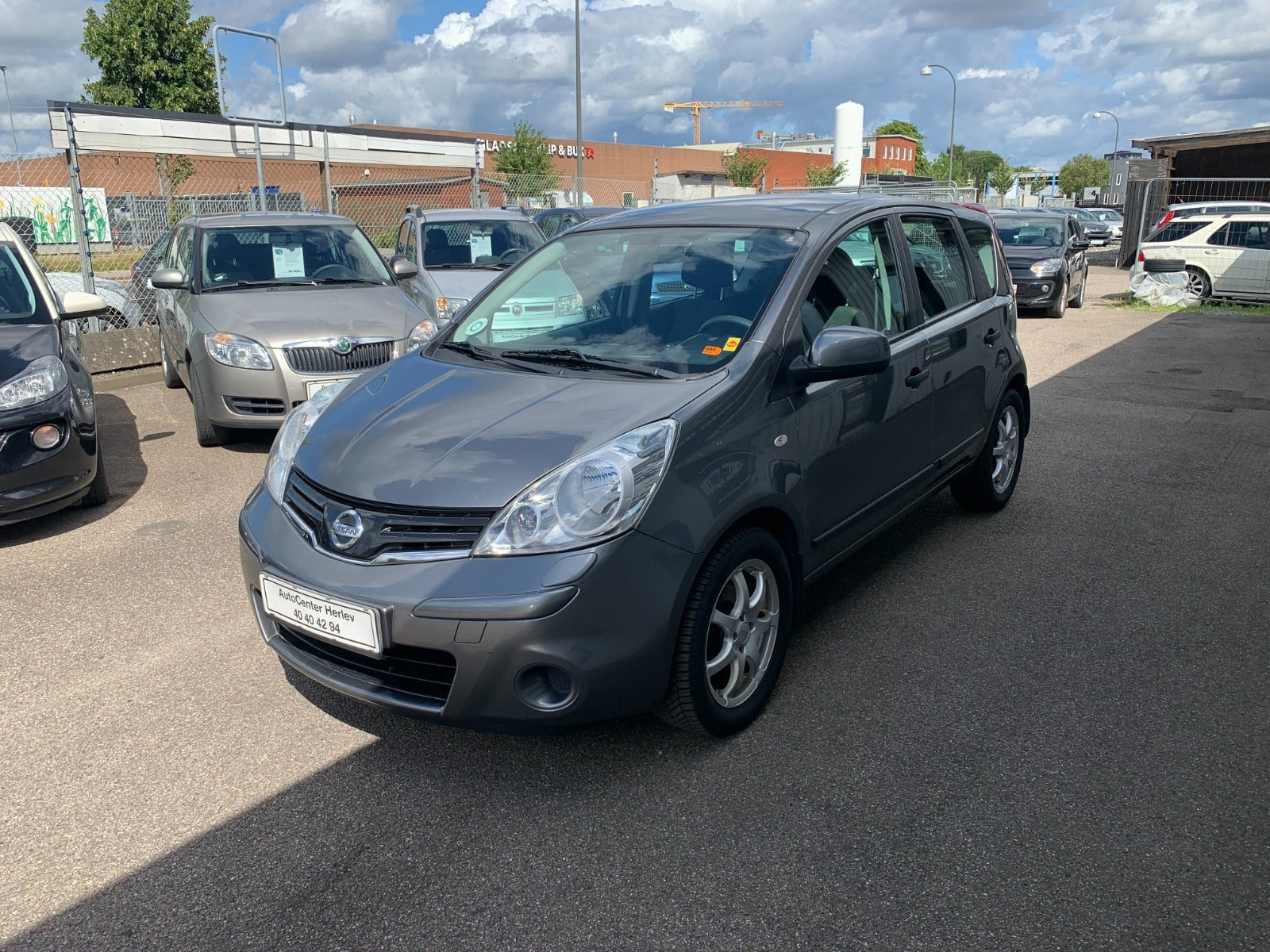 Grå Nissan Note fra 2011