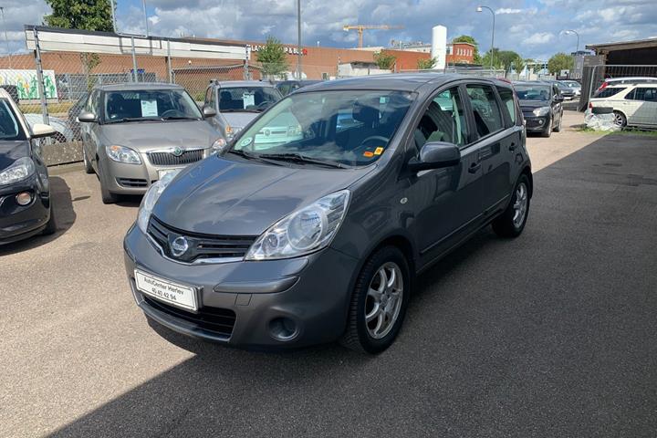 Grå Nissan Note fra 2011
