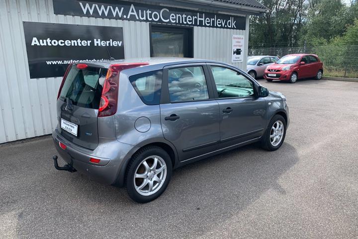 Grå Nissan Note fra 2011