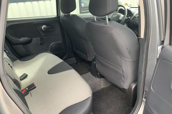 Grå Nissan Note fra 2011