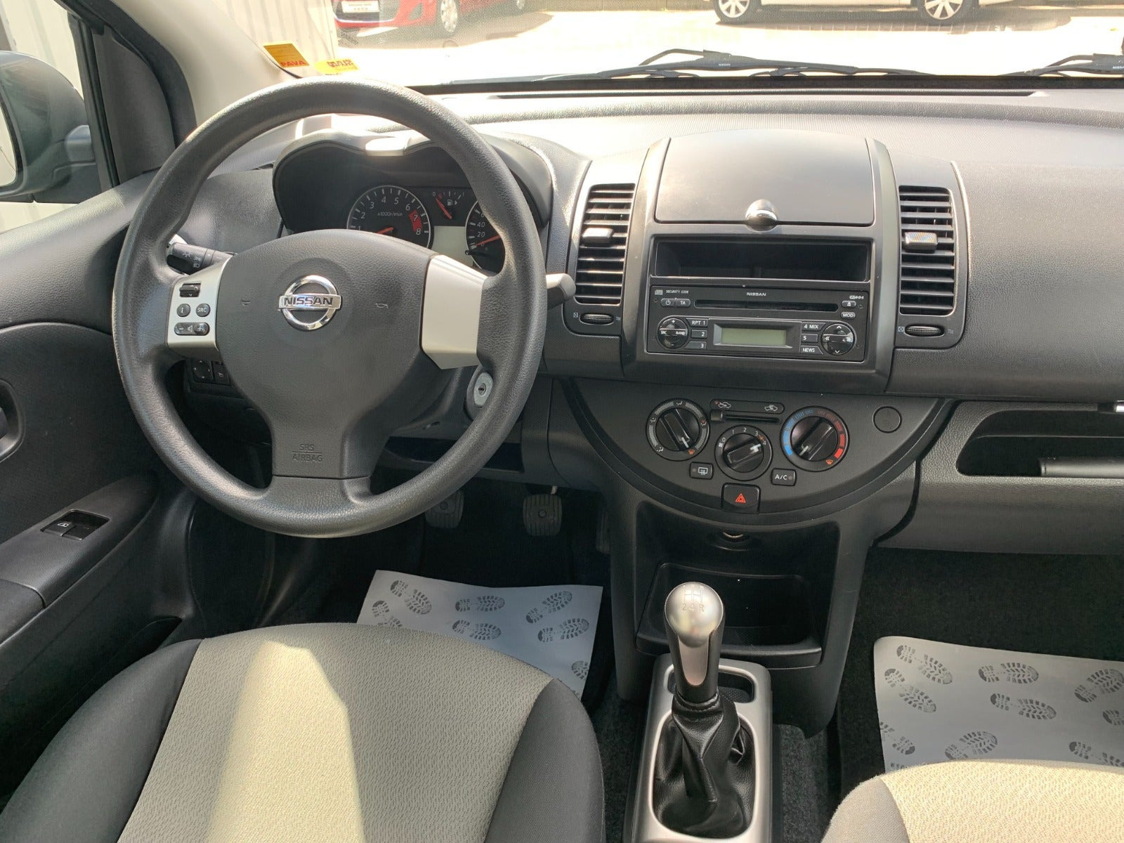 Grå Nissan Note fra 2011