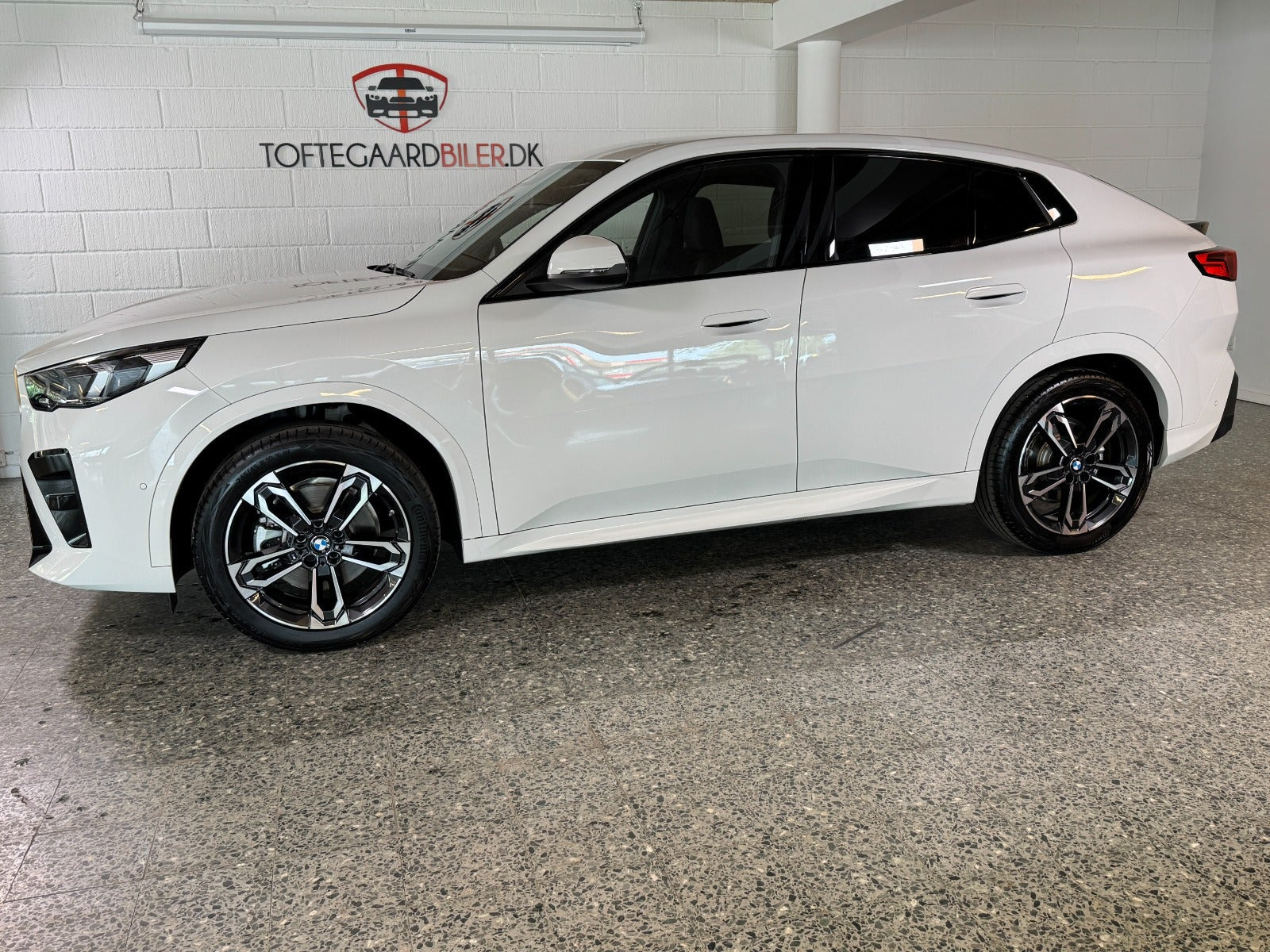 Hvid BMW iX1 fra 2026