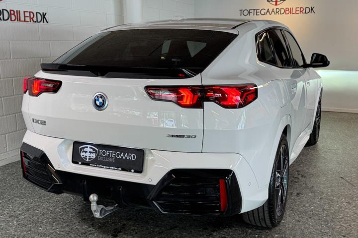 Hvid BMW iX1 fra 2026
