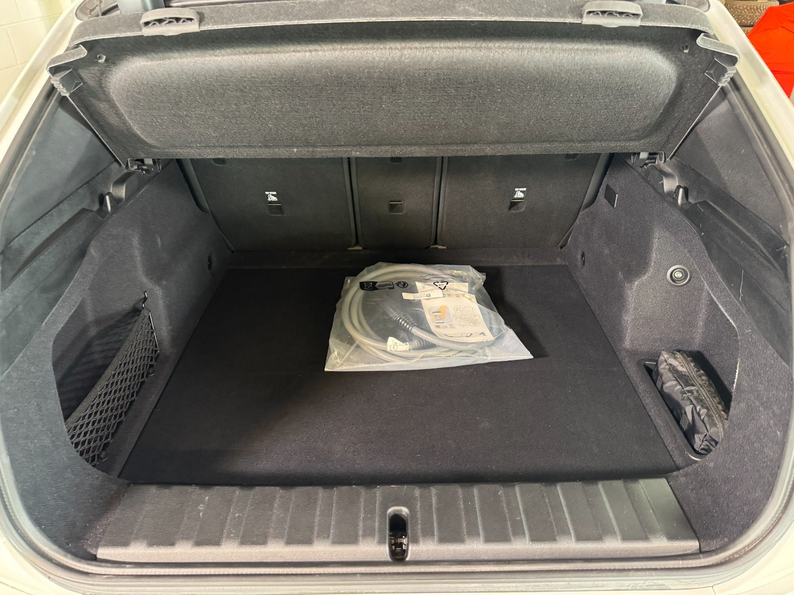Hvid BMW iX1 fra 2026