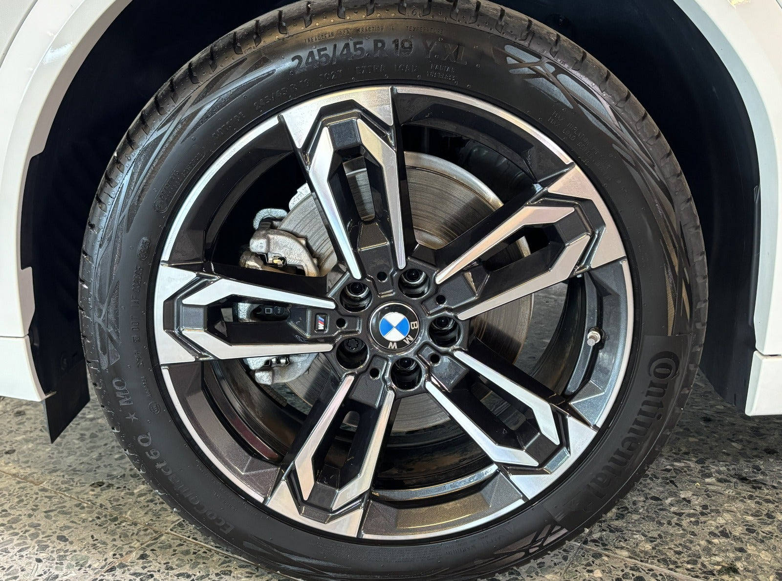 Hvid BMW iX1 fra 2026