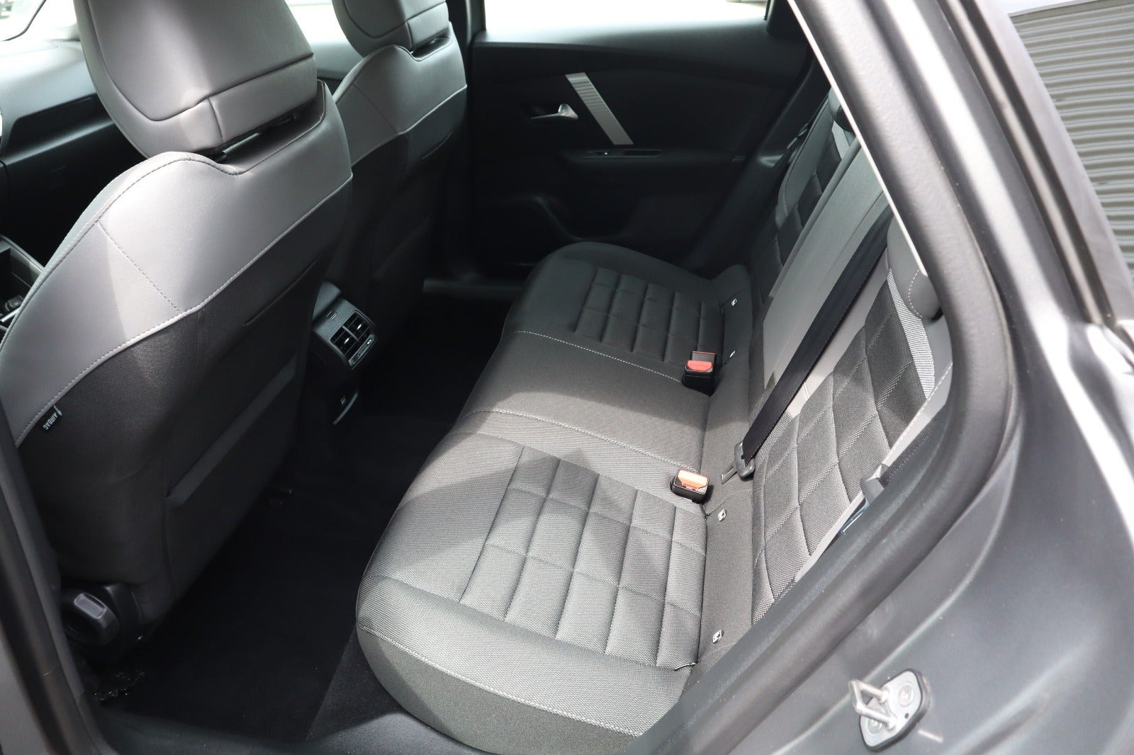 Grå Citroën ë-C4 fra 2025