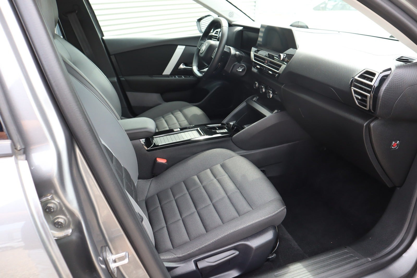 Grå Citroën ë-C4 fra 2025
