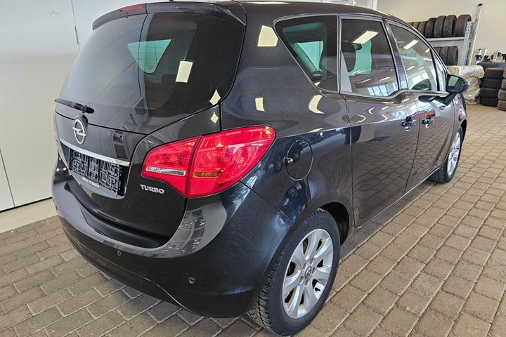 Sort Opel Meriva fra 2015