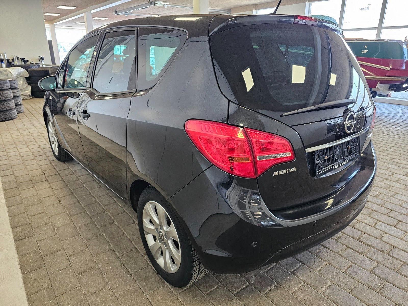 Sort Opel Meriva fra 2015