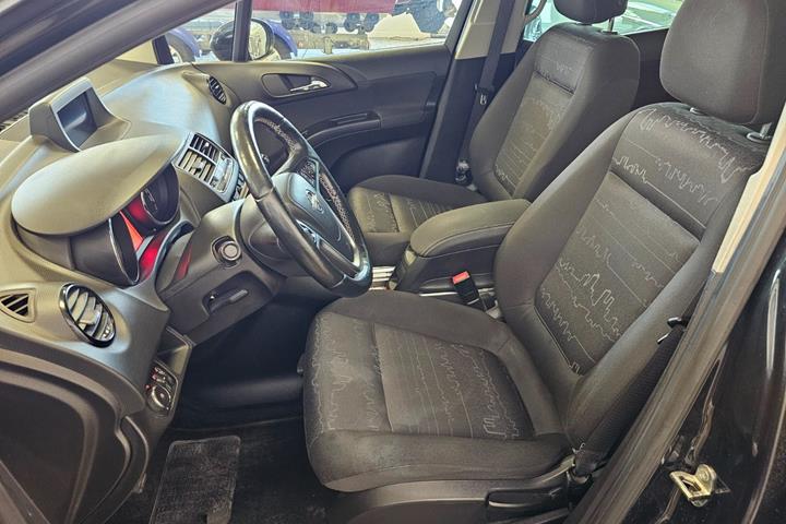 Sort Opel Meriva fra 2015