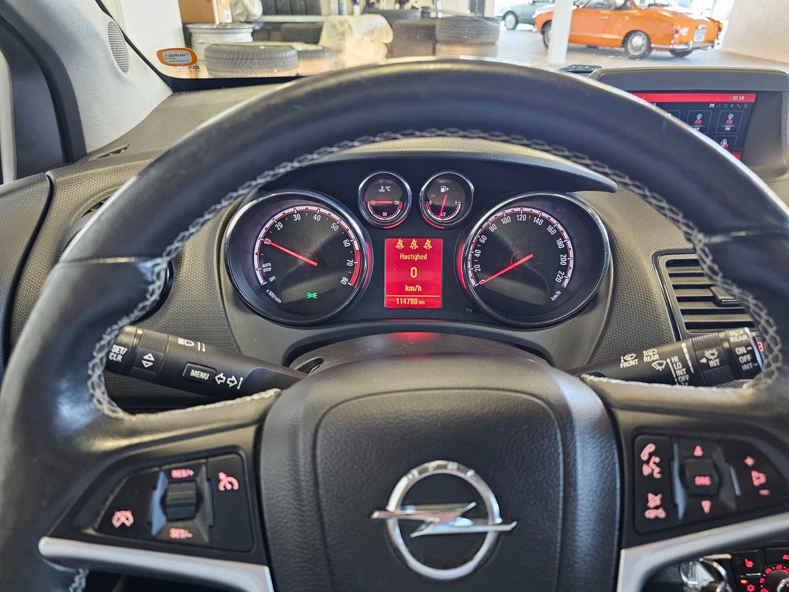 Sort Opel Meriva fra 2015
