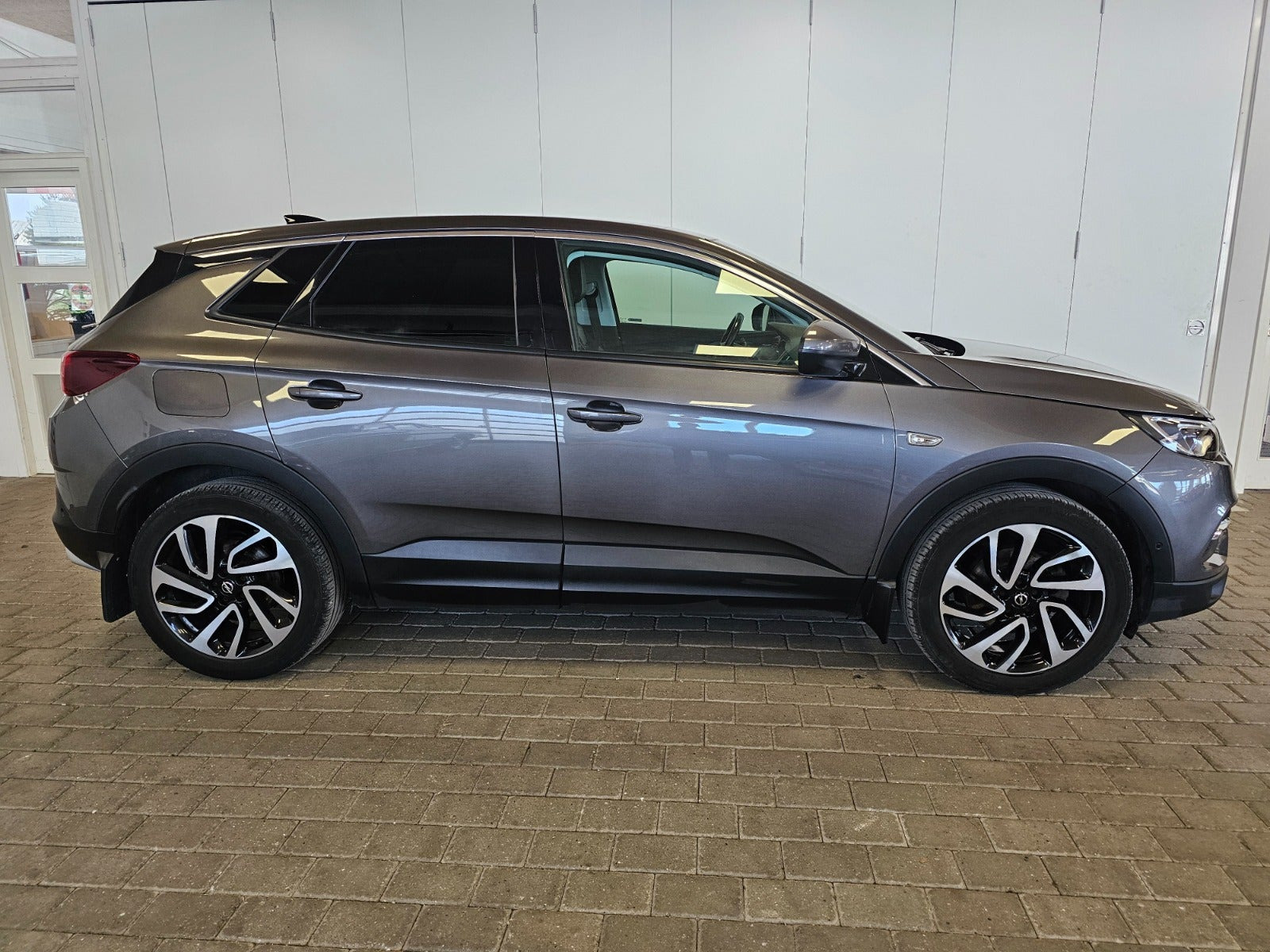 Grå Opel Grandland X fra 2018