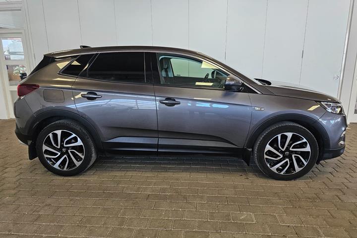 Grå Opel Grandland X fra 2018