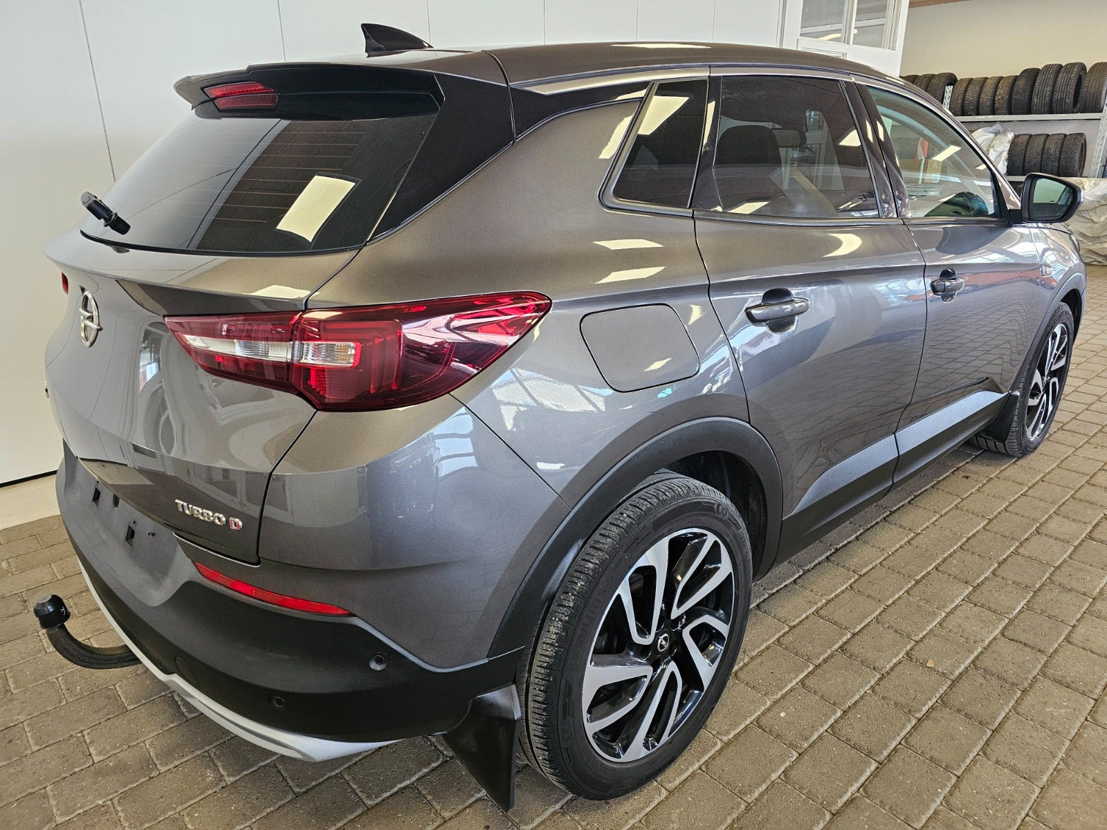 Grå Opel Grandland X fra 2018