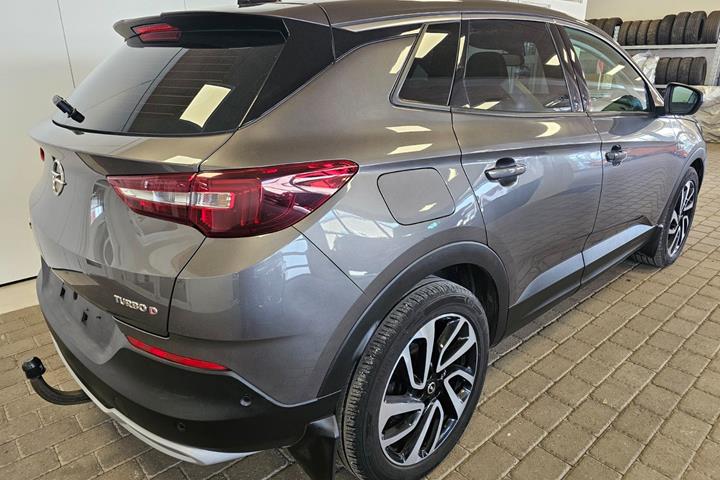 Grå Opel Grandland X fra 2018