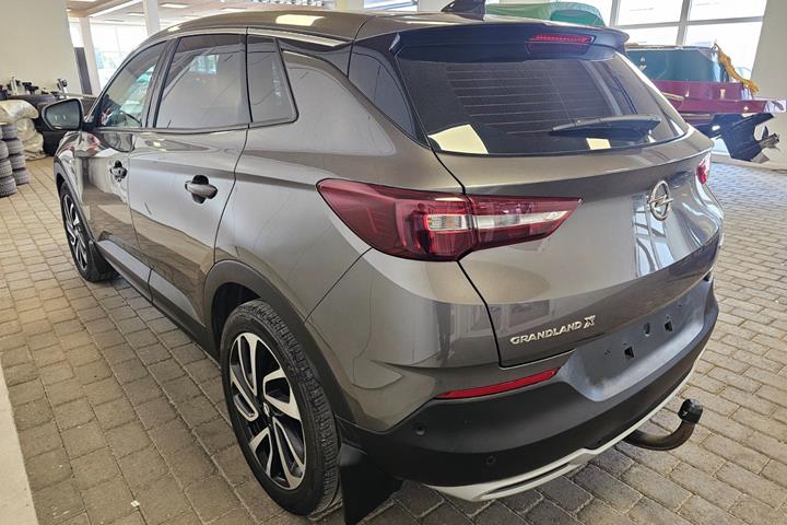 Grå Opel Grandland X fra 2018
