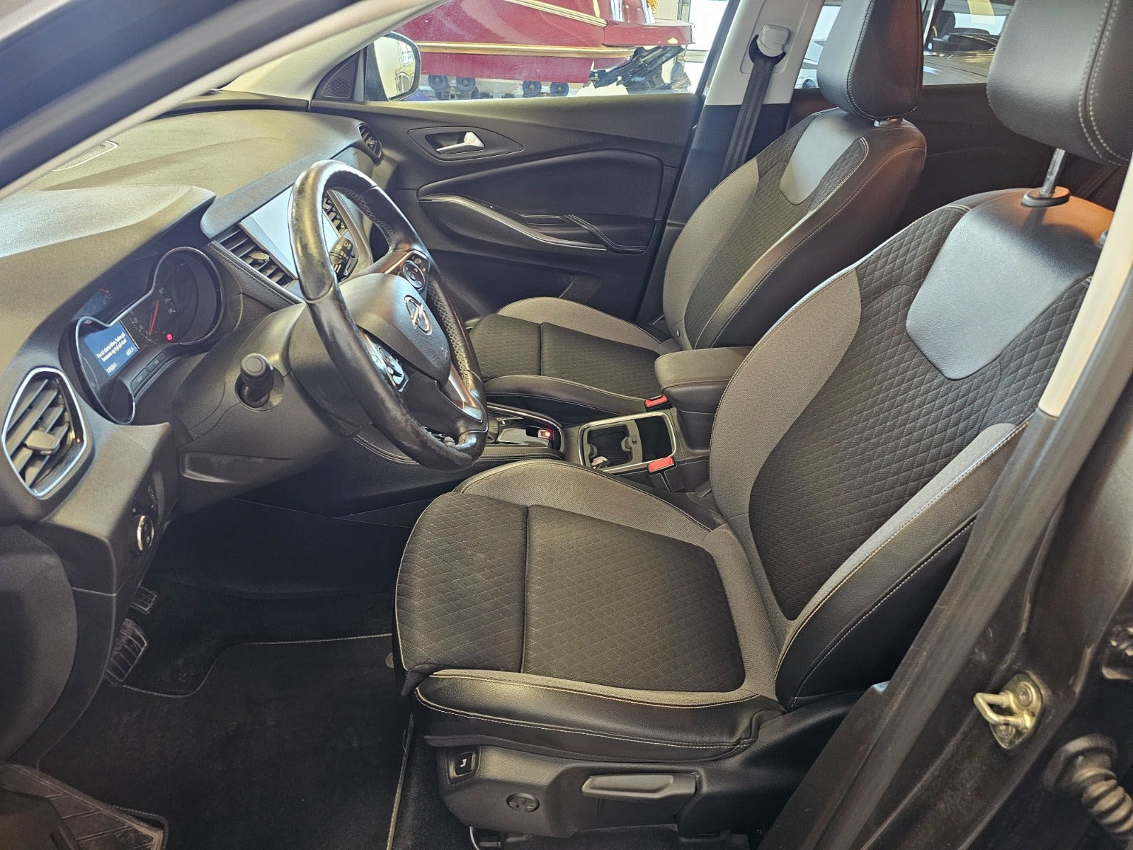 Grå Opel Grandland X fra 2018