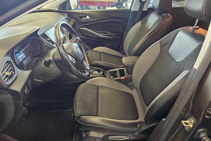 Grå Opel Grandland X fra 2018