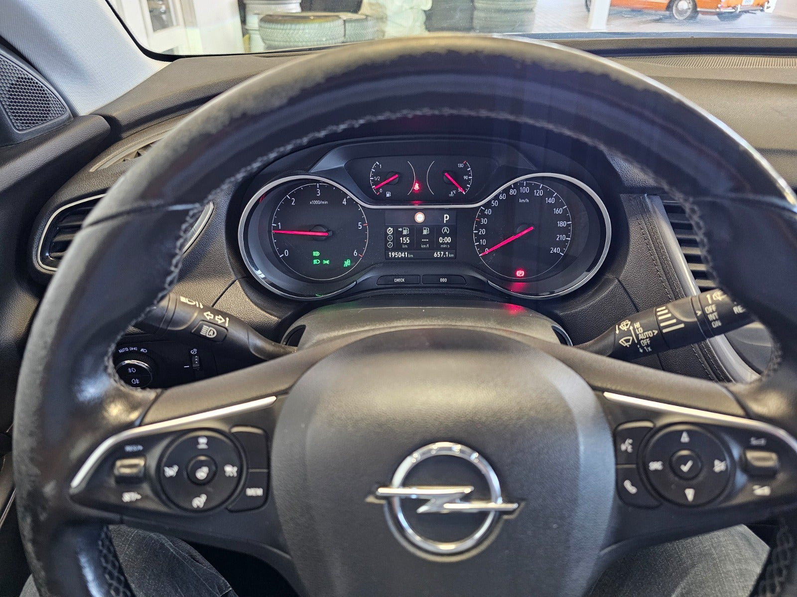 Grå Opel Grandland X fra 2018