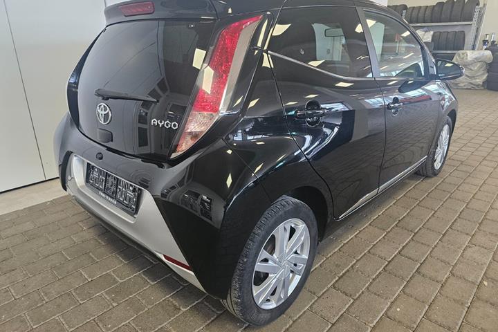 Sort Toyota Aygo fra 2015