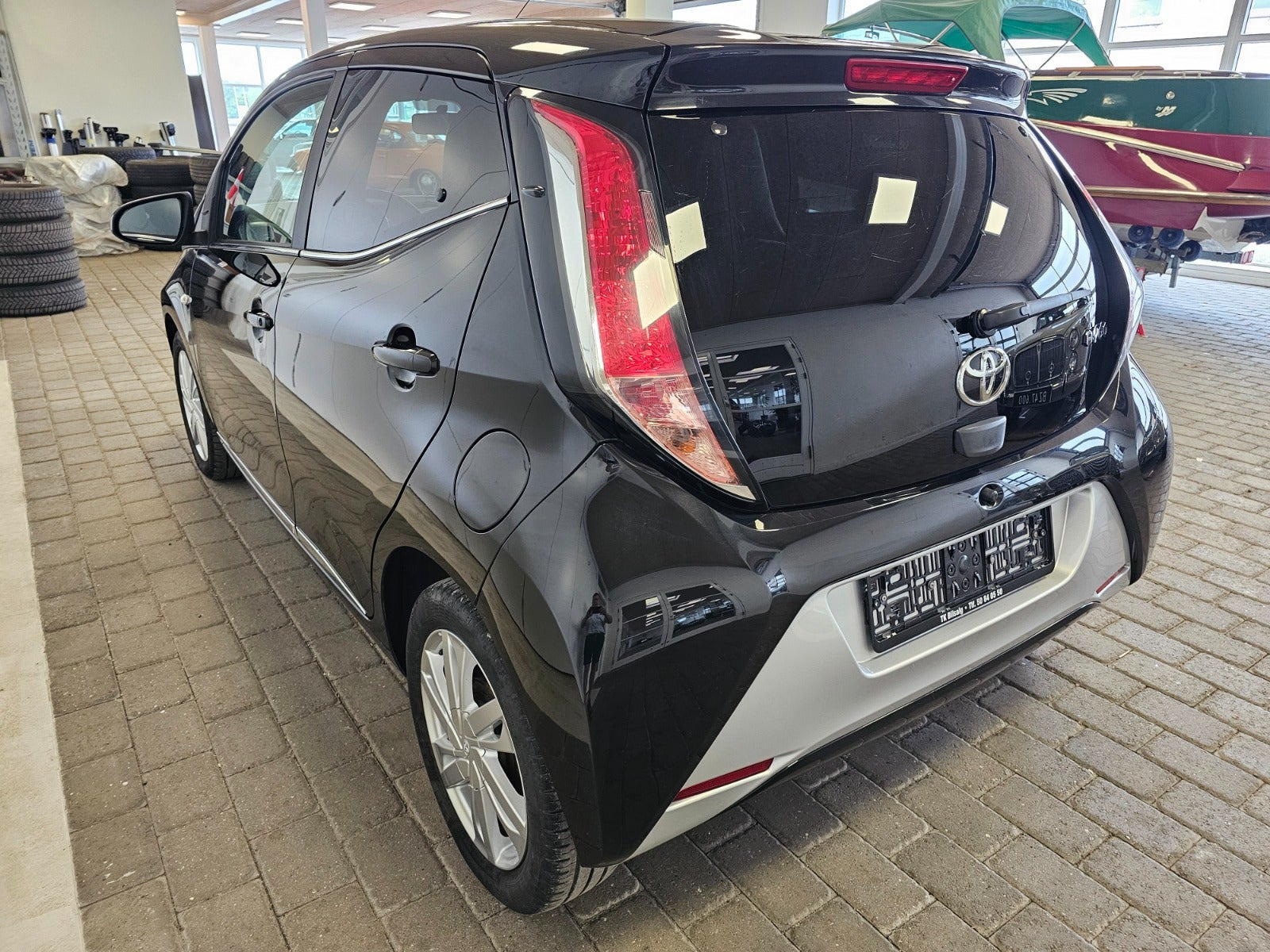 Sort Toyota Aygo fra 2015