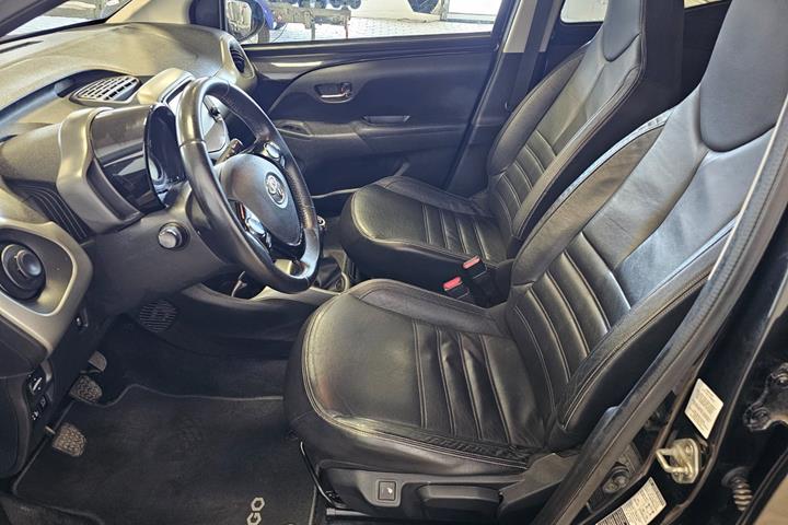 Sort Toyota Aygo fra 2015