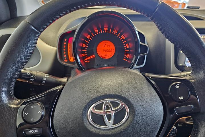 Sort Toyota Aygo fra 2015