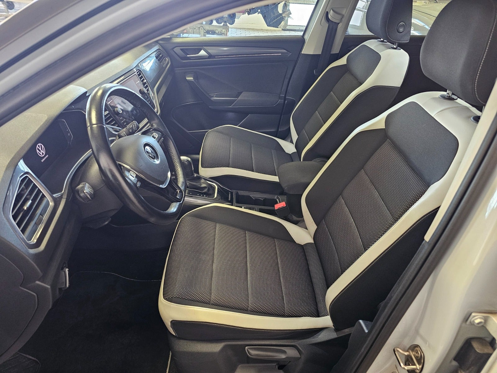 Hvid VW T-Roc fra 2022