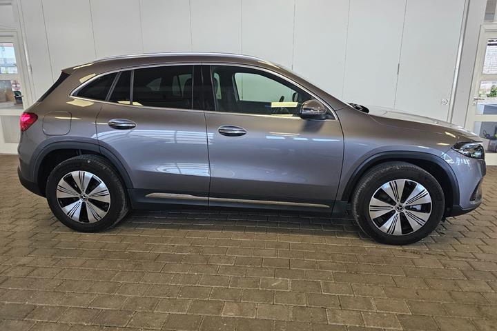 Grå Mercedes EQA250+ fra 2024