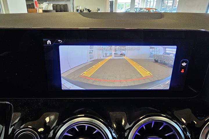 Grå Mercedes EQA250+ fra 2024