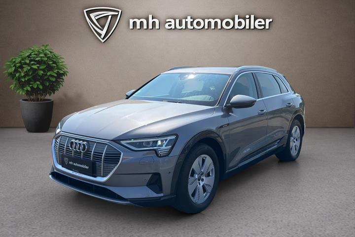 Grå Audi e-tron fra 2022