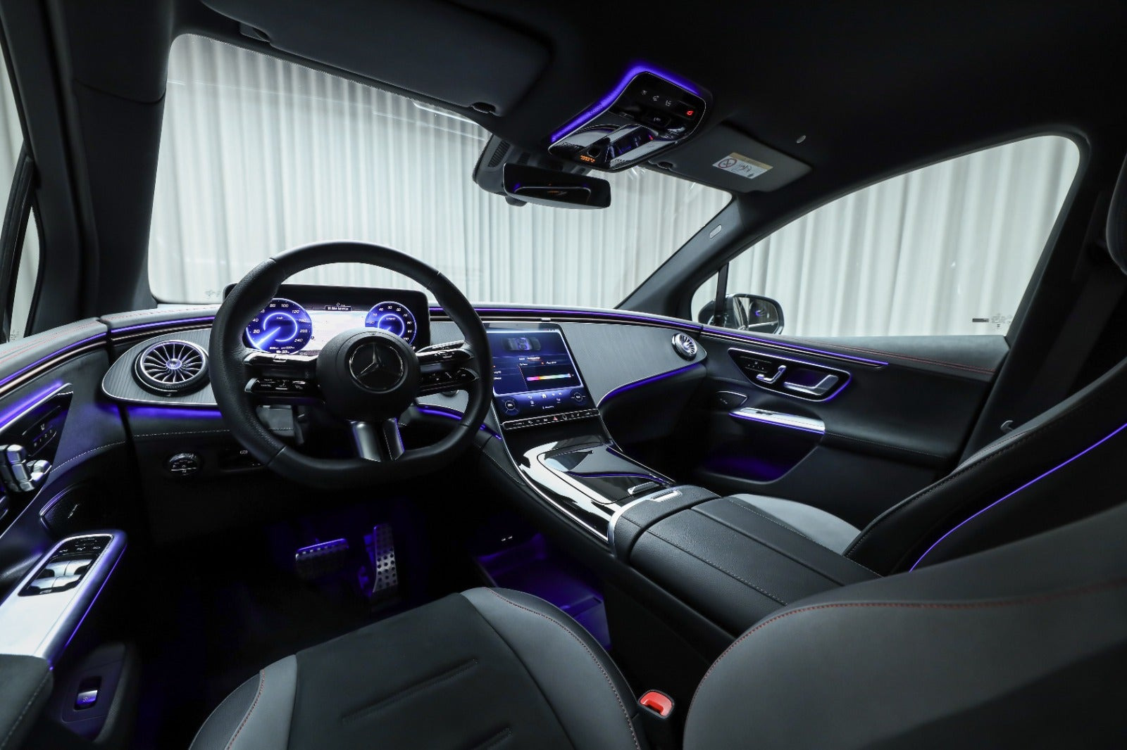 Grøn Mercedes EQE350 SUV fra 2025