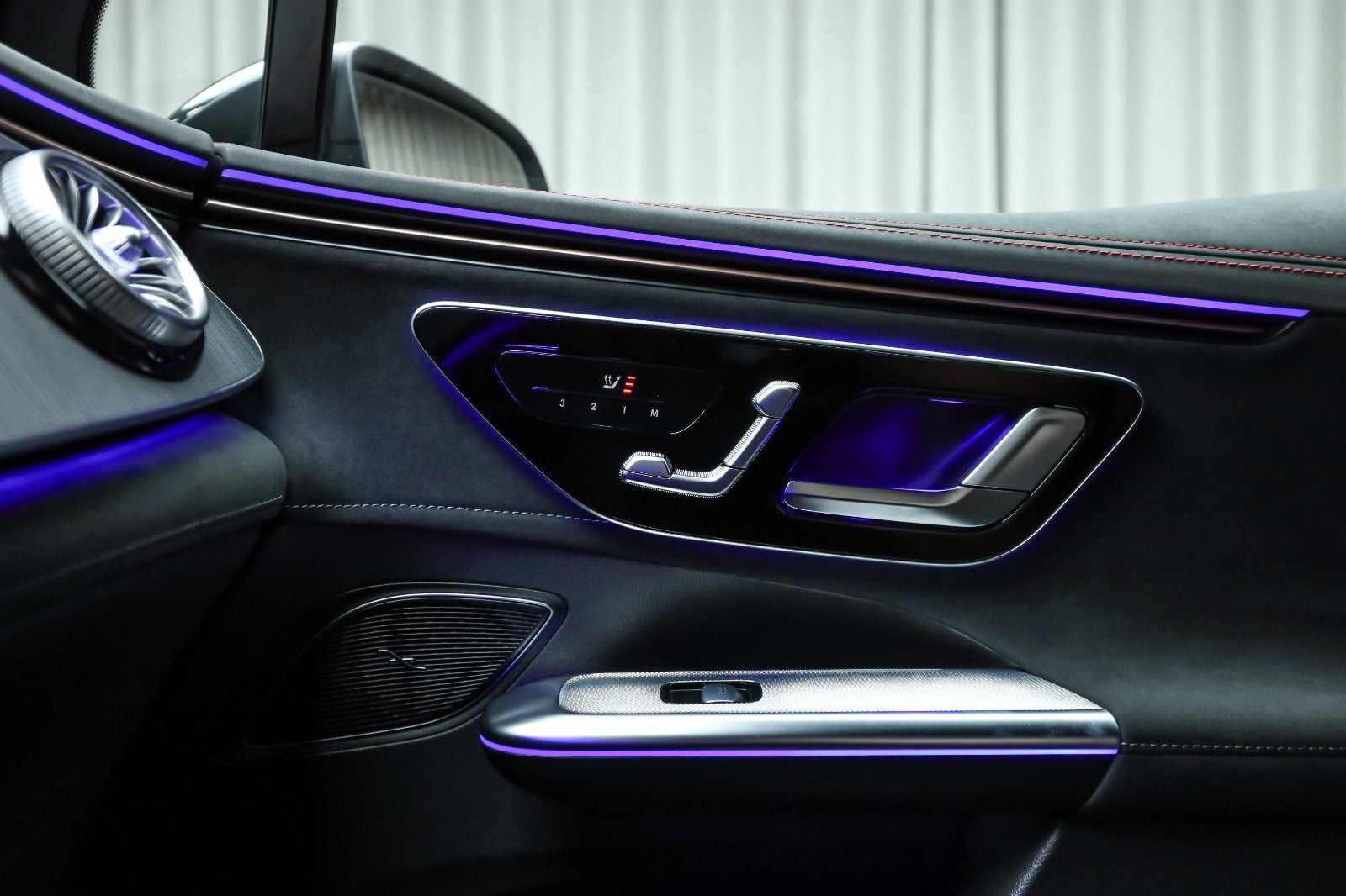 Grøn Mercedes EQE350 SUV fra 2025