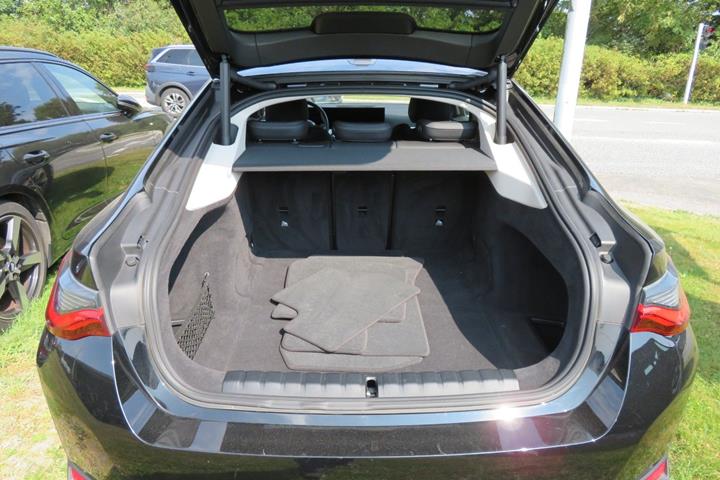Sort BMW i4 fra 2023
