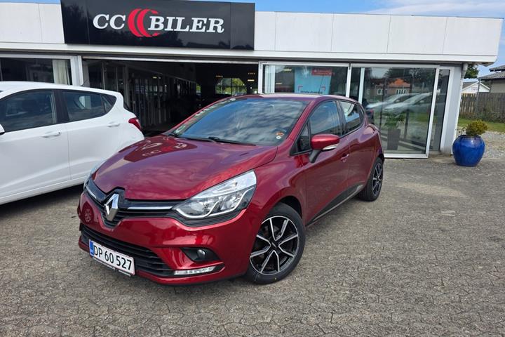 Rød Renault Clio IV fra 2018