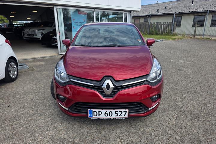 Rød Renault Clio IV fra 2018