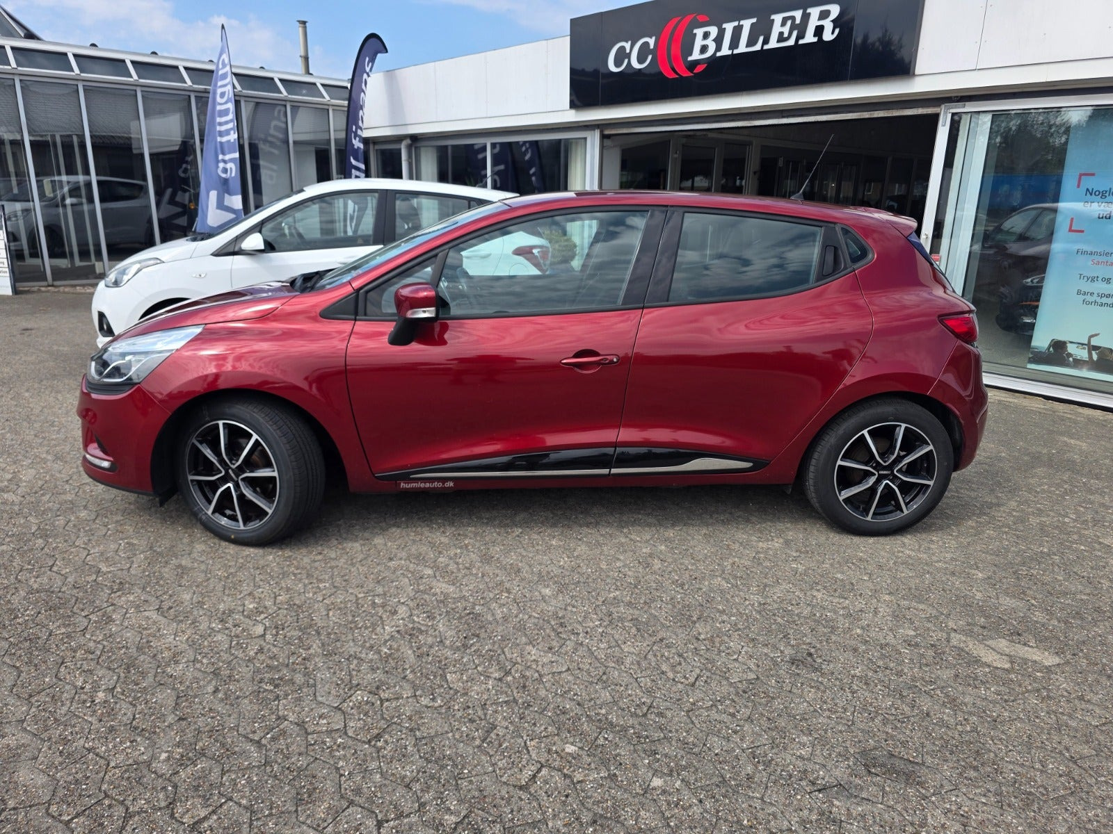 Rød Renault Clio IV fra 2018