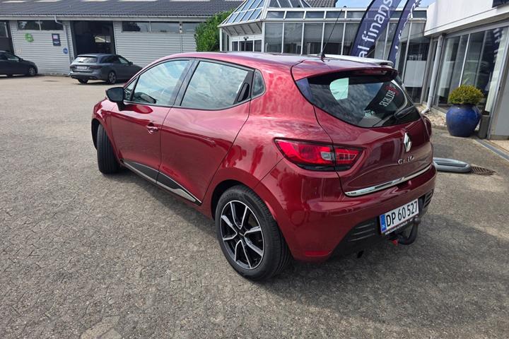 Rød Renault Clio IV fra 2018