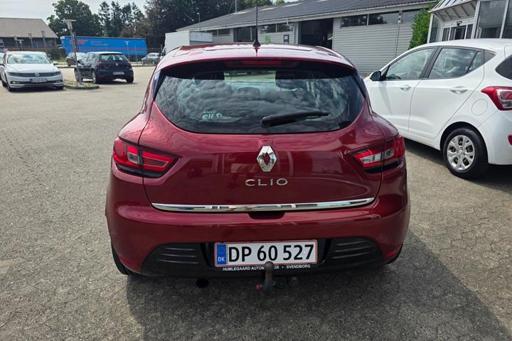 Rød Renault Clio IV fra 2018