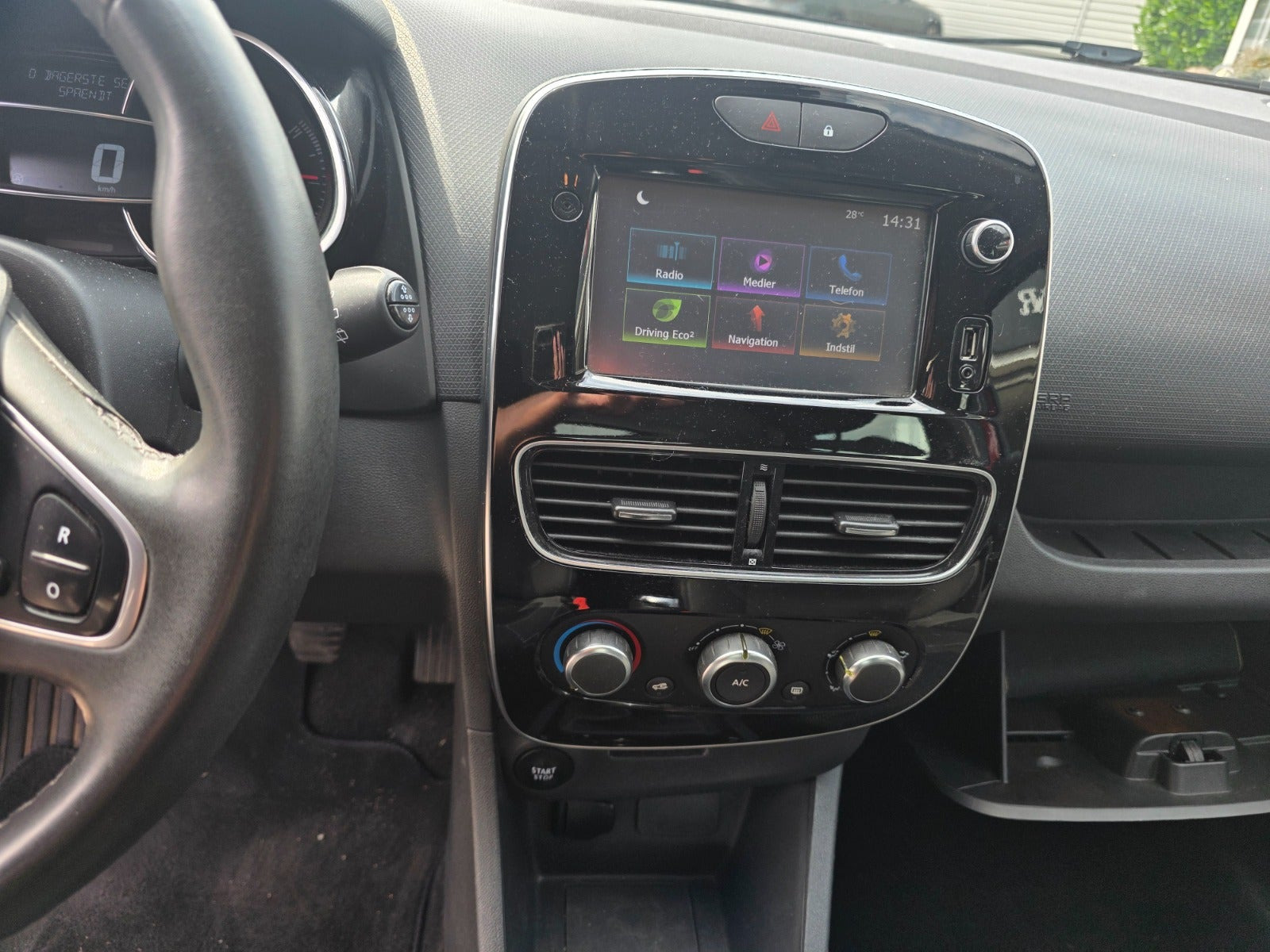 Rød Renault Clio IV fra 2018