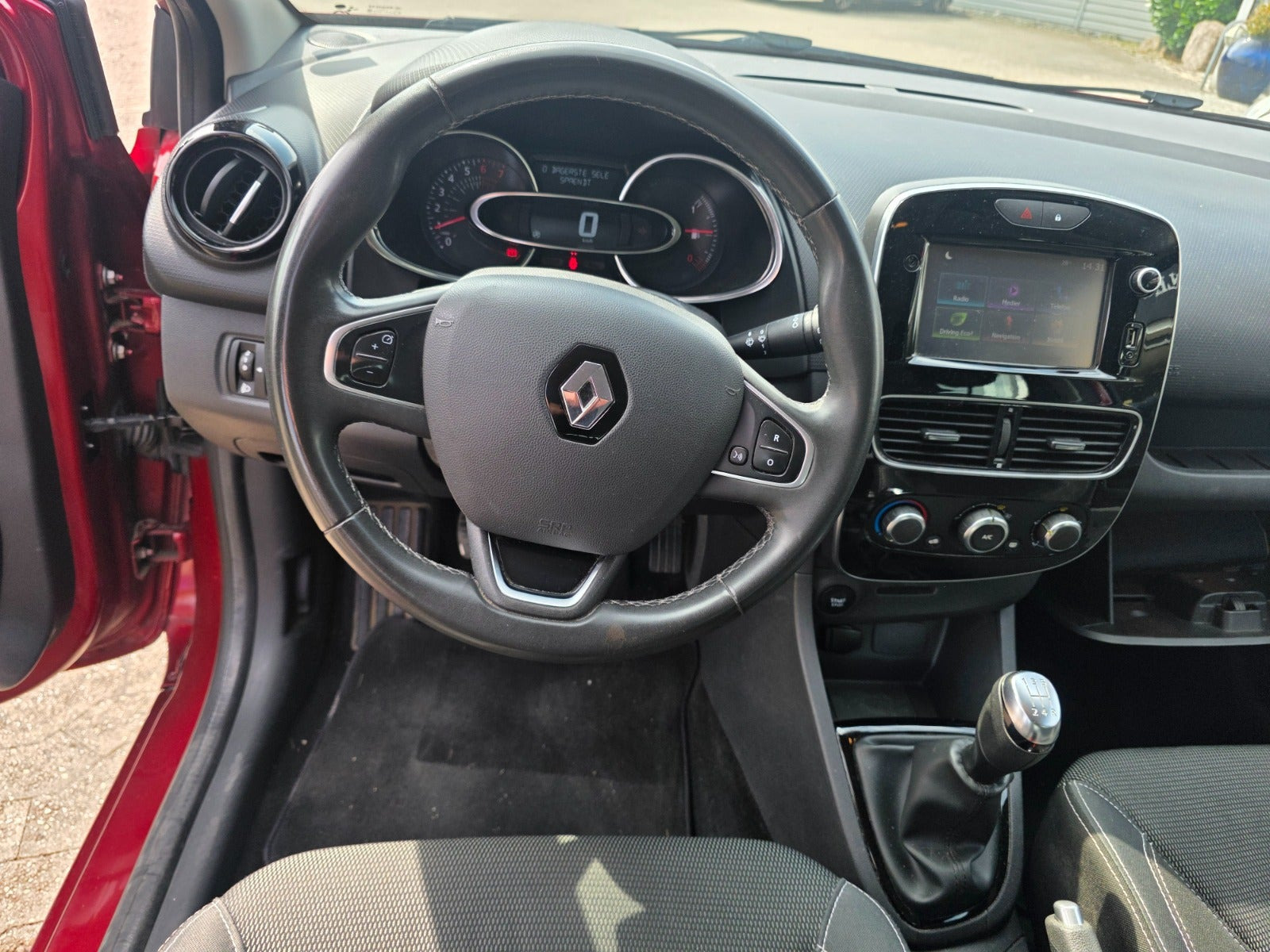 Rød Renault Clio IV fra 2018