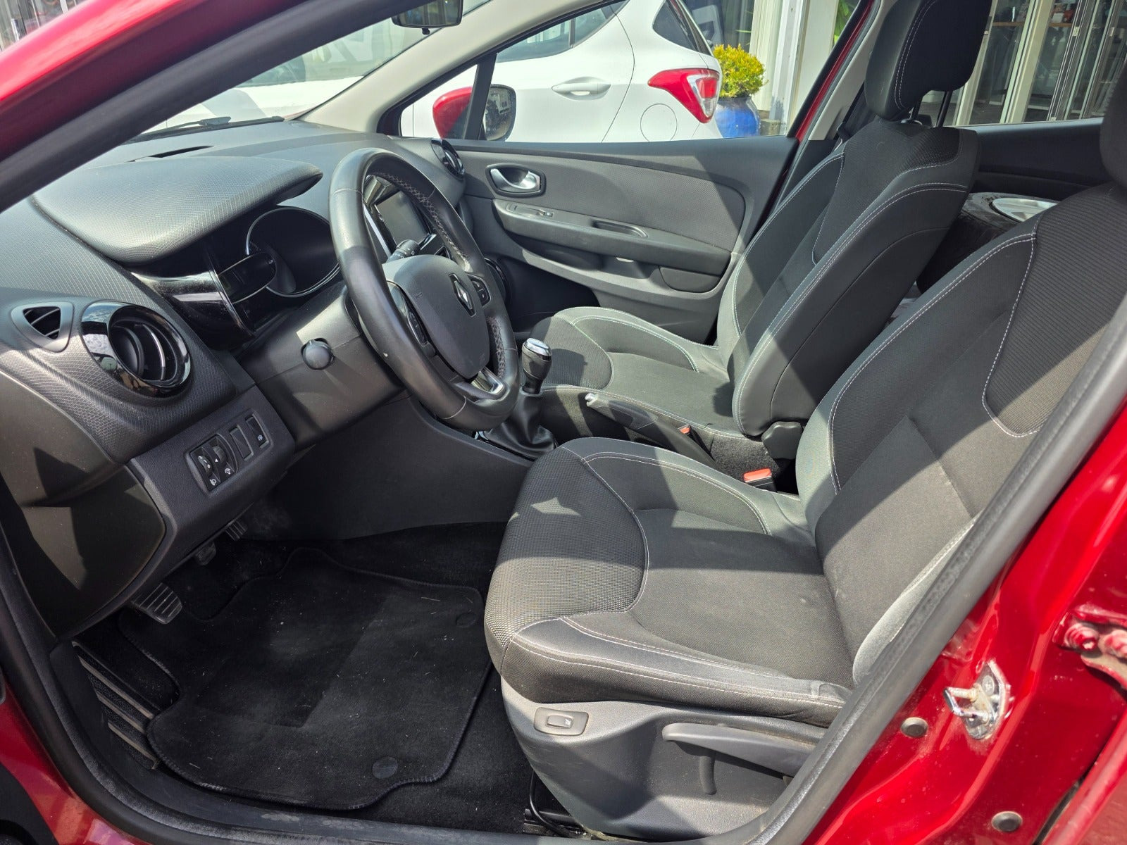 Rød Renault Clio IV fra 2018