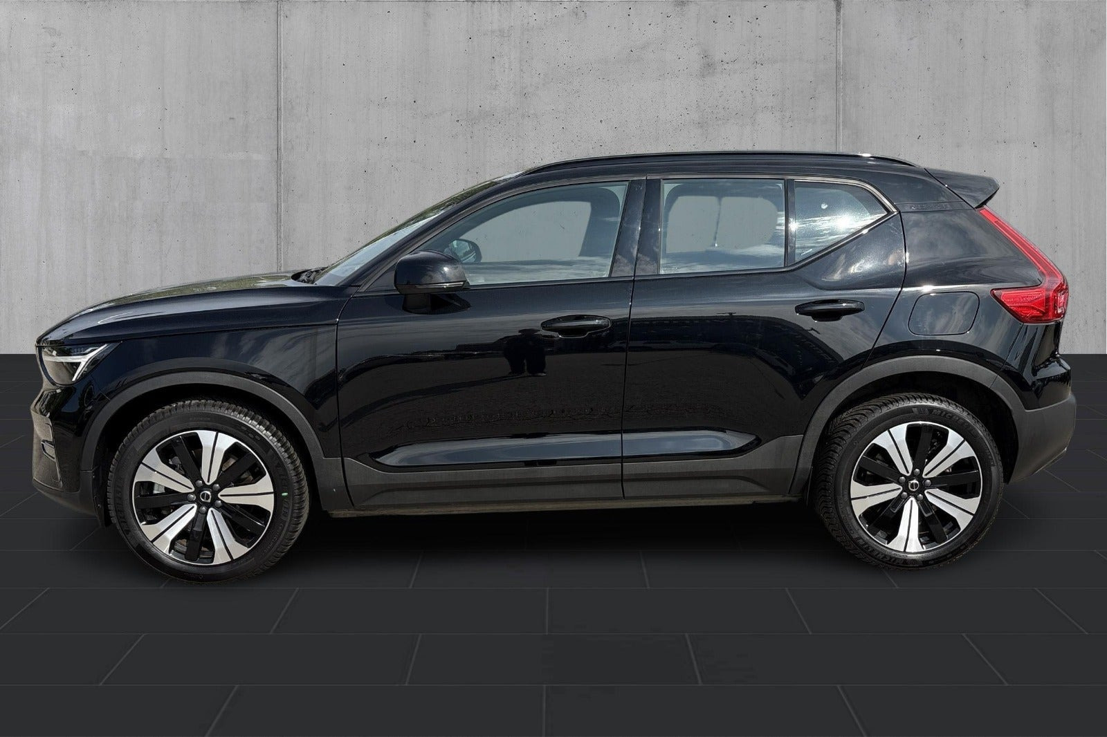 Sort Volvo XC40 fra 2022