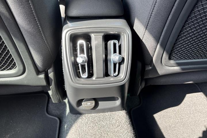 Sort Volvo XC40 fra 2022