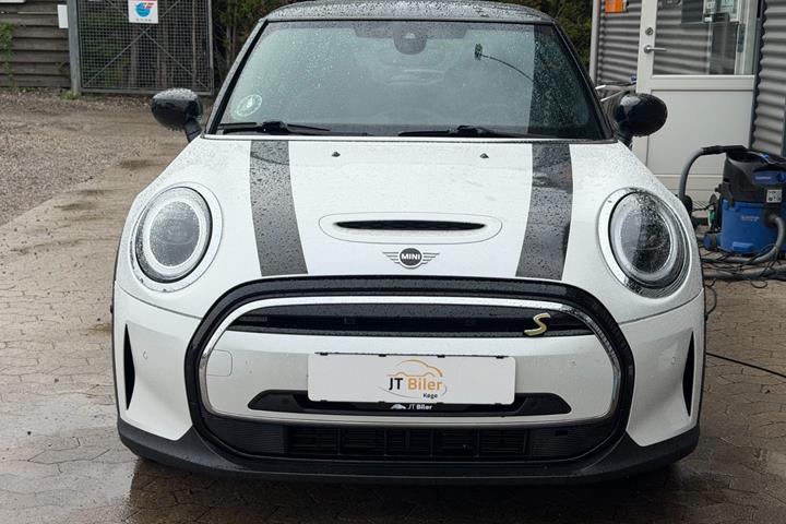 Hvid Mini Cooper SE fra 2024