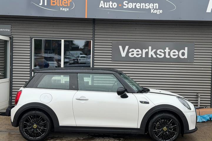 Hvid Mini Cooper SE fra 2024