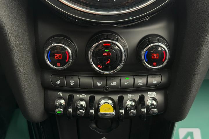 Hvid Mini Cooper SE fra 2024