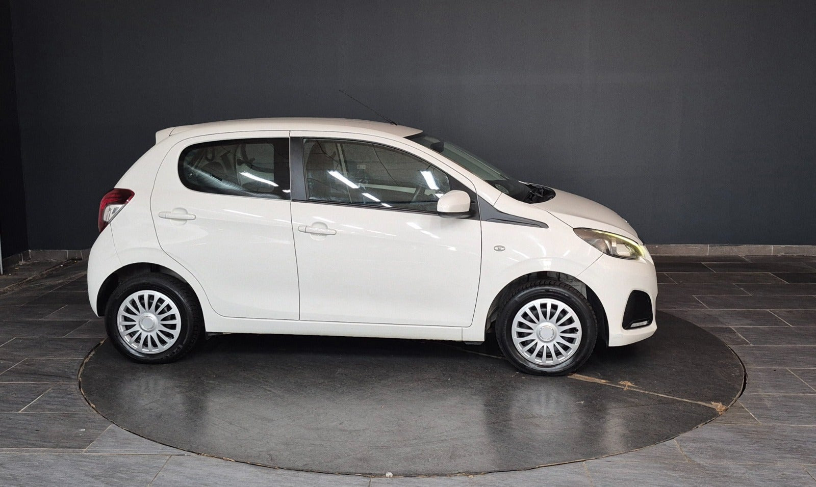 Hvid Peugeot 108 fra 2014
