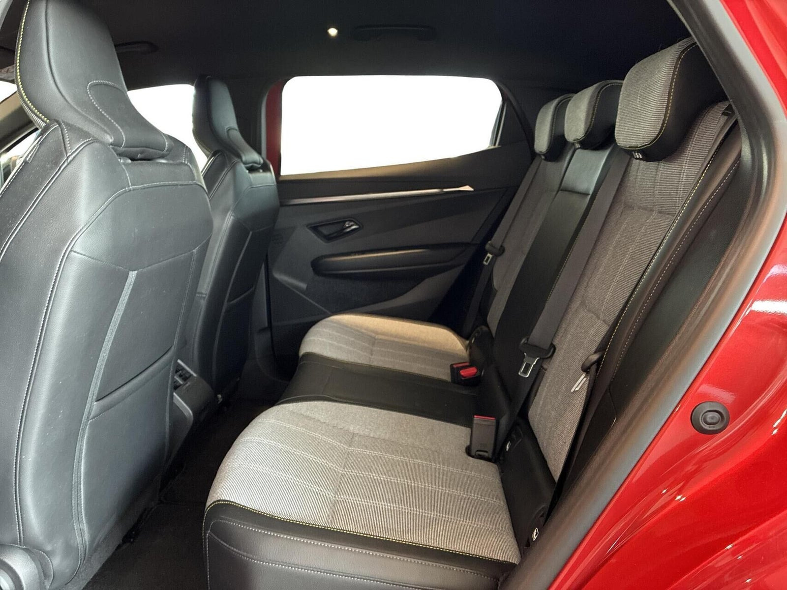 Rød Renault Megane E-Tech fra 2022