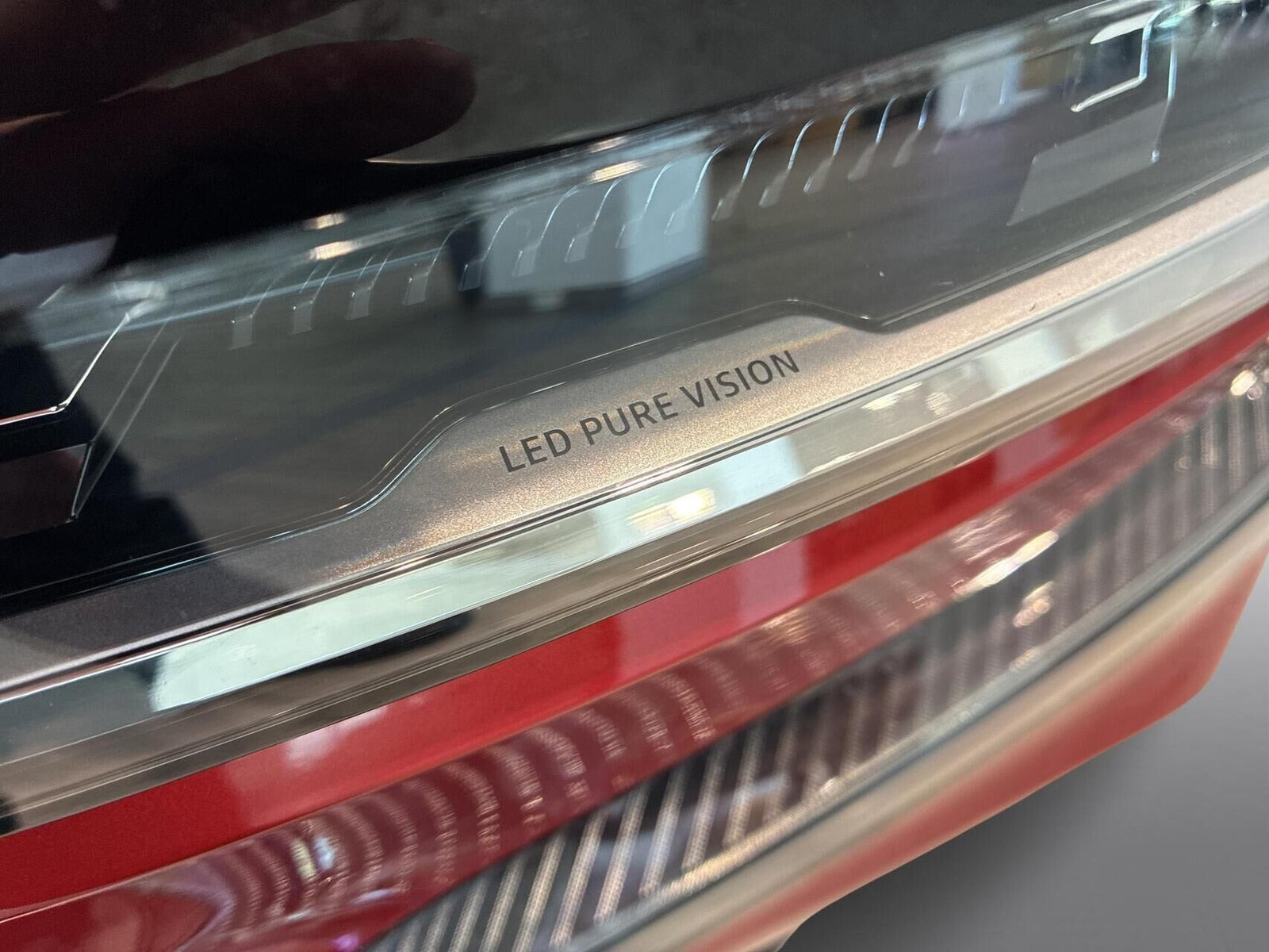 Rød Renault Megane E-Tech fra 2022
